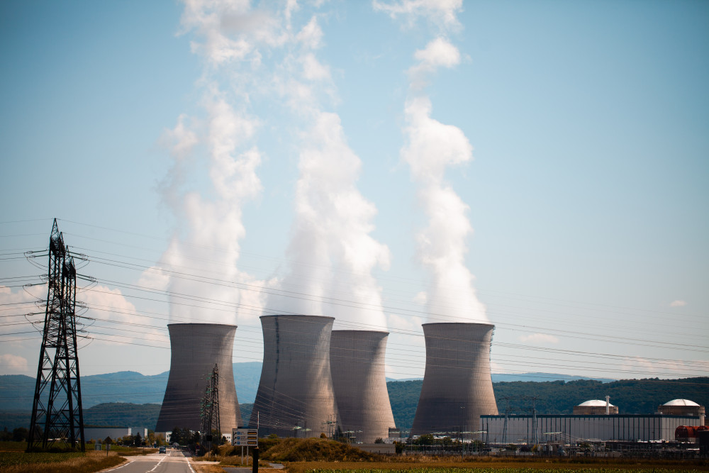 Les défis écologiques de l'énergie nucléaire : entre enjeux et controverses